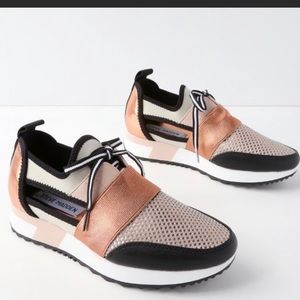 NEVER WORN! Steve Madden arctic rose gold sneakers